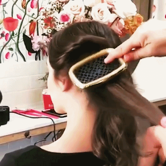 Hollow hair massage brush🔥